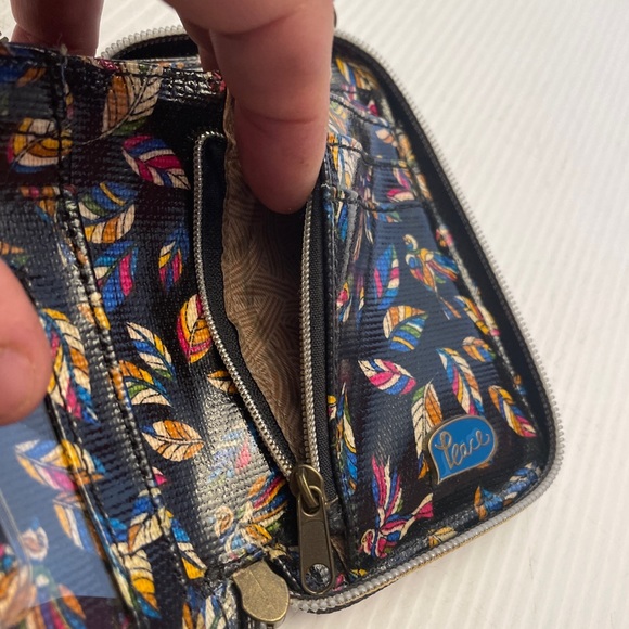 Sakroots Smartphone Wristlet Crossbody Wallet Rainbow Multicolor Artist Circle - Picture 4 of 10